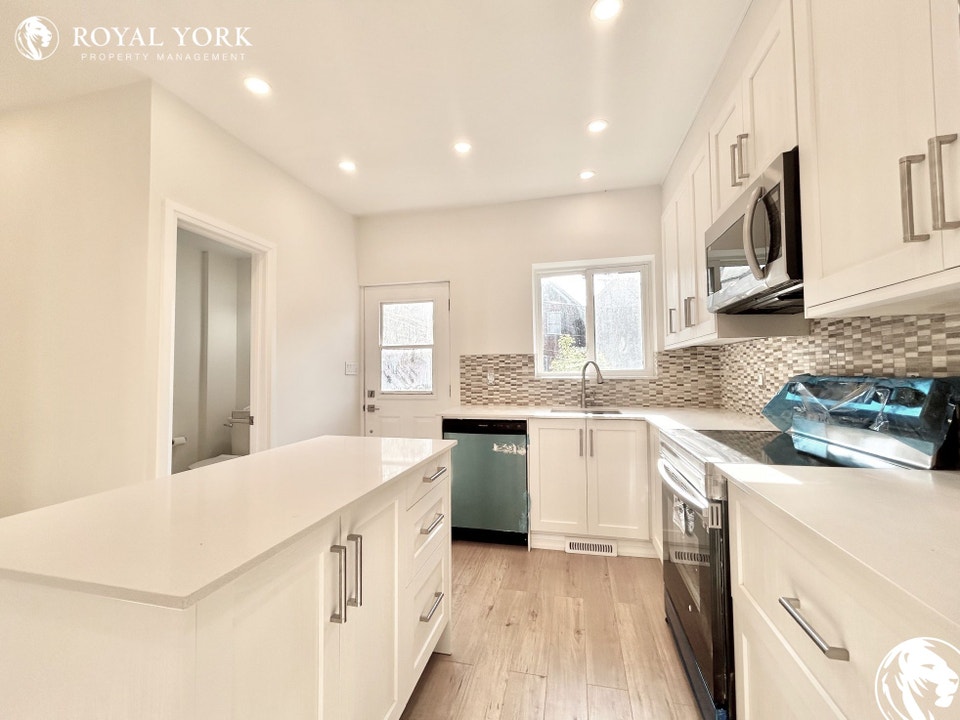 3 BED 2 BATH HOUSE FOR RENT 41 HOLTON AVE N, HAMILTON Long Term