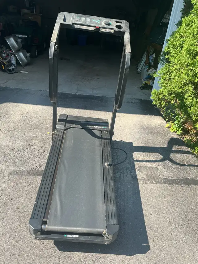 Treadmill in Exercise Equipment in Ottawa - Image 3