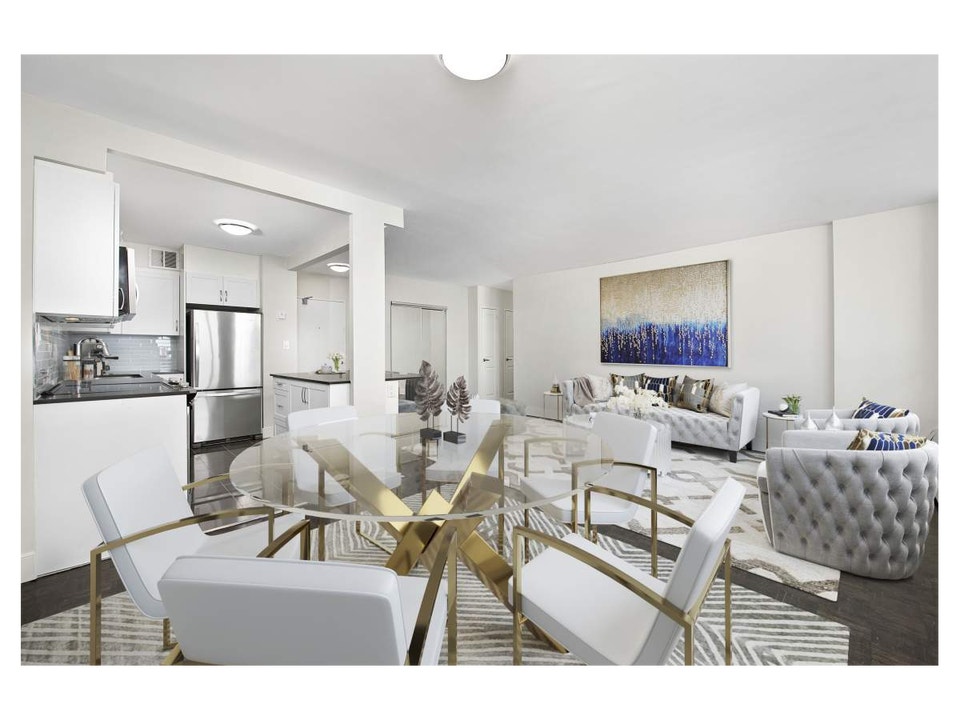 2 Bedroom Apartment for Rent - 100 Cosburn Ave 4