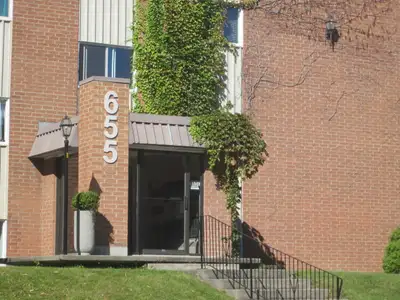 IMMEUBLE PAISIBLE, SÉCURITÉ, CHAUFFAGE, EAU CHAUDE, ÉLECTRICITÉ INCLUS,CLIENTÈLE DE CHOIX, GRAND RAN...