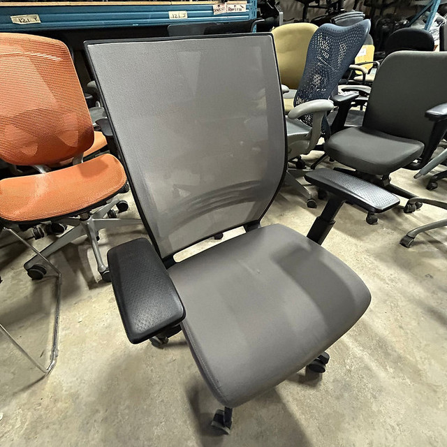 SitOnIt Amplify Midback Mesh Chair-Excellent Condition! in Chairs & Recliners in Mississauga / Peel Region - Image 3