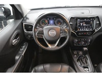 TOIT PANORAMIQUE - ENSEMBLE TECHNOLOGIE - SIÈGES EN CUIR CHAUFFANTS ET VENTILÉS - DÉMARREUR A DISTAN... (image 2)