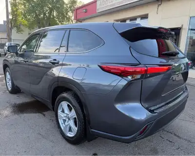 2021 TOYOTA HIGHLANDER LE AWD 8 PASSENGER EASY FINANCE , View more