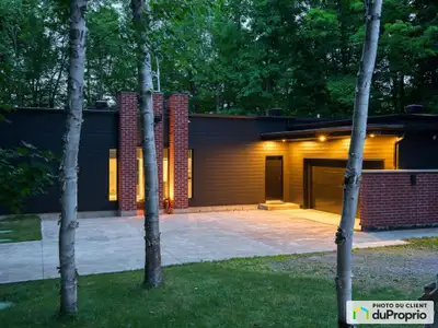 PLUS QU'UNE MAISON DANS LES ARBRES, UN MILIEU DE VIE AU BORD DE L'EAU ! Incroyable ! Cette magnifiqu...