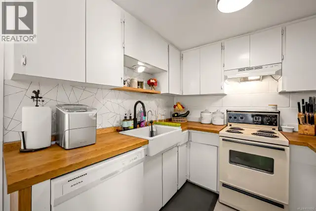 1883 & 1885 England Ave Courtenay, British Columbia in Houses for Sale in Comox / Courtenay / Cumberland - Image 5