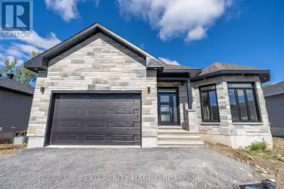***HOUSE TO BE BUILT***The Mojave is an exquisite model offering multiple particularities. The livin...