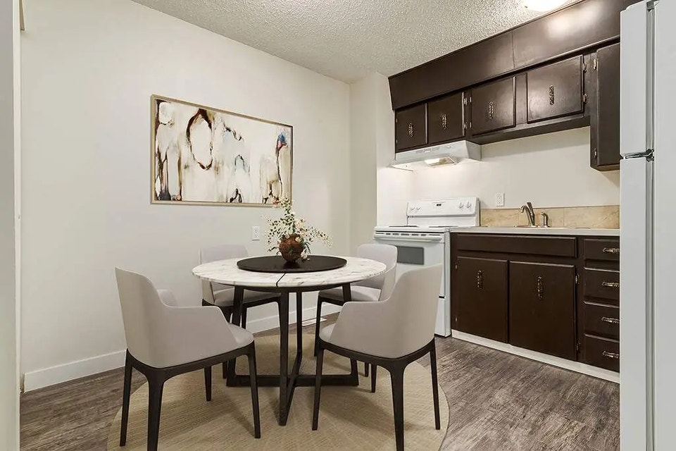 Townhomes with In Suite Laundry - Copperfield Cove - House for R 4