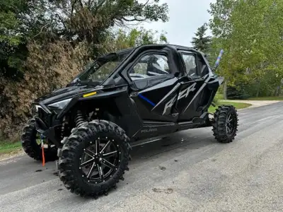 **TONS OF ACCESSORIES!! RIDE COMMAND, 32X9.5X18 TIRES/RIMS, GLASS WINSHIELD WITH WIPER AND WASHER, I...
