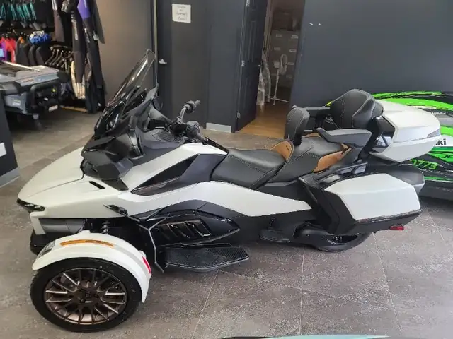 2024 CAN-AM RT Sea-to-Sky SE6 in Sport Touring in Lanaudière - Image 4