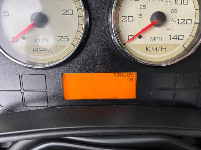 2016 International Prostar Daycab, Cummins engine, 18spd Manual in Heavy Trucks in Saskatoon - Image 11