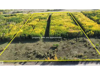 27 acres of land only 10 minutes north of Drayton Valley or an hour from Spruce Grove! Lovely parcel...