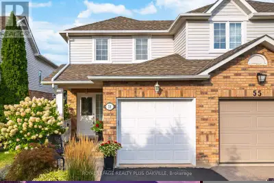 Meticulously maintained freehold end unit town by original owner! Linked only by garage and front be...