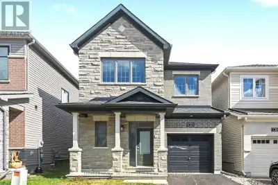 Welcome to this stunning detached houses located in one of Barrhaven's most sought-after neighbourho...