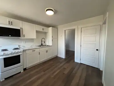 Apartment for Rent Available immediately and located at 206 Sunset Drive in Fredericton. This cozy a...