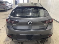 La Mazda Mazda3 Sport GX AUTOMATIQUE MAGS CAMERA RECUL A/C CRUISE 2019 offerte chez AutoStudio 72 à... (image 2)