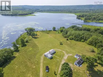 Discover relaxed rural living in this inviting three-bedroom home, ideally positioned with convenien...