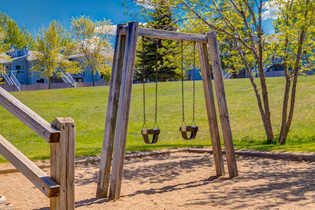 Townhomes for Rent In Southwest Edmonton - Huntington Court Coac in Long Term Rentals in Edmonton - Image 4