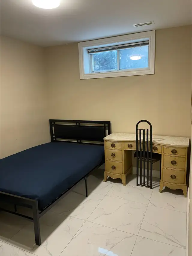 7 Min. from Kennedy Station. Immediately, Single occupancy