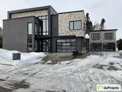 Maison haut de gamme dans un quartier très tranquille avec forêt arrière et parc/patinoire extérieur...