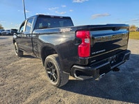 2024 Chevrolet Silverado 1500 LT Trail Boss with only 16,276 km. Clean history with no accidents See... (image 6)