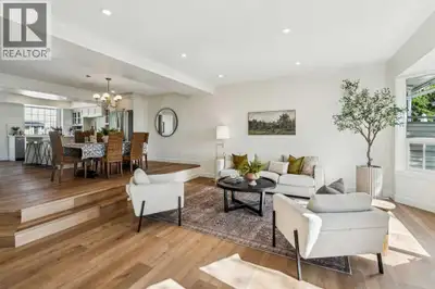 CHECK OUT OUR 24/7 VIRTUAL OPEN HOUSE. Stunning Renovated Townhome in Varsity – Over 2,000 SqFt of S...