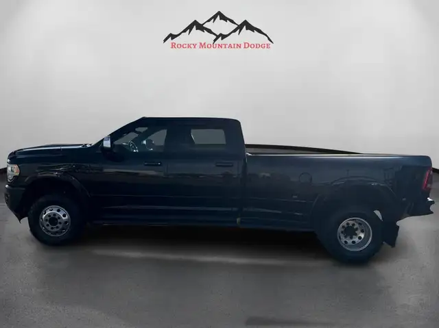 ONE OWNER 2022 RAM 3500 CREWCAB LARAMIE DIESEL DUALLY