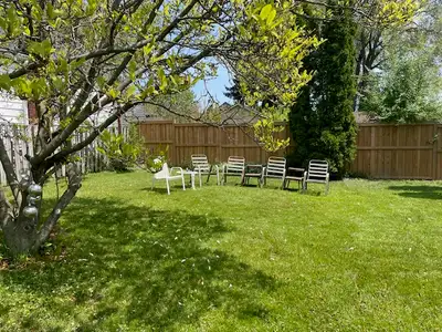 Location location location !!!!! This Student Rental is located very close to Mohawk College. 7-minu...
