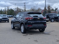 The pre-owned 2021 Chevrolet Trailblazer LS in Midnight Blue Metallic offers modern styling, efficie... (image 3)