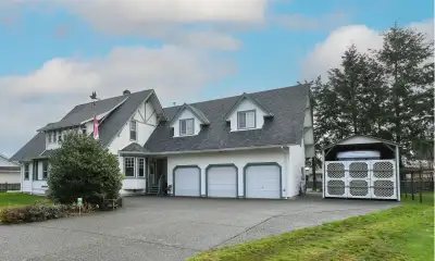This timeless gem located in the heart of Courtenay is just minutes from local grocery stores, schoo...
