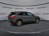 // ACCIDENT FREE!! // Meet the 2022 Ford Escape SE FWD, a smart, practical SUV that fits life in Cay... (image 7)