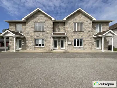 Agent d'immeuble s'abstenir. Besoin de fournir une qualification financière pour visiter le condo. C...