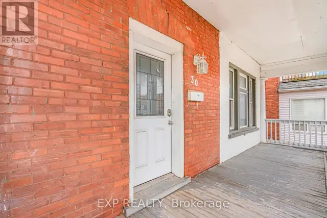 30 REGINA STREET N Waterloo, Ontario in Long Term Rentals in Kitchener / Waterloo - Image 4