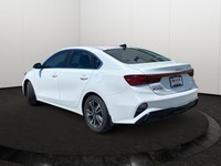 This Kia Forte has a strong Regular Unleaded I-4 2.0 L/122 engine powering this Variable transmissio... (image 3)