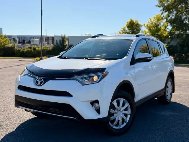 2016 Toyota RAV4, Automatic, Sunroof, Screen, Camera!