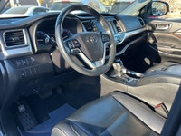 Double L Motors Ltd. For Sale: 2019 Toyota Highlander XLE AWD, Loaded, and Family-Ready! XLE Trim Fu... (image 8)