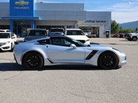 2017 Chevrolet Corvette Grand Sport 3LT Track-ready performance meets pure driver engagement in this... (image 3)