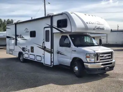EAST TO WEST Entrada Class C gas motorhome 2950OK highlights: Private Bedroom Separated Bathroom U-S...