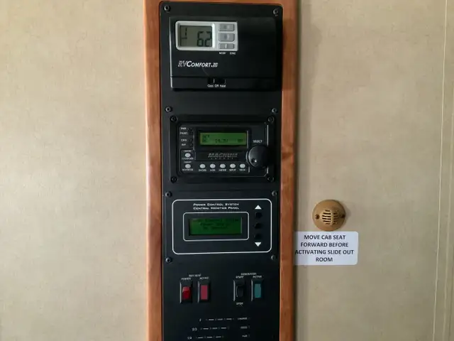 2011 Holiday Rambler Ambassador 36PFT in RVs & Motorhomes in Barrie - Image 21