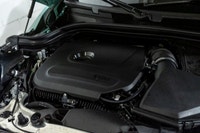 Francais: * Premier + * Style Favoured * Siège actif, conducteur * Sièges avant électriques * Accès... (image 8)