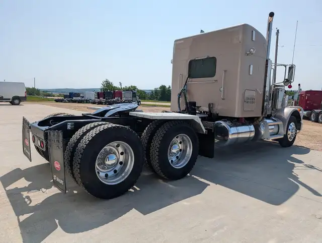 2006 PETERBILT 379 in Heavy Trucks in Kamloops - Image 6