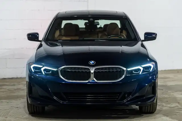 2023 BMW 3 Series 330i xDrive | Premium Amélioré | Cockpit in Cars & Trucks in City of Montréal - Image 3