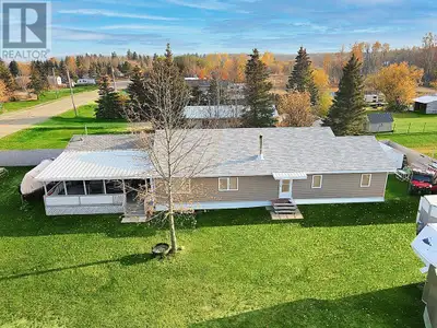 Charming 2,155 Sq. ft. Lakefront Cottage on 0.59 Acres – A Year-Round Retreat!Escape to this spaciou...