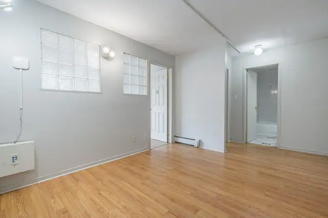 Student Rooms Available Steps From Laurier!! - Furnished Rooms!! in Room Rentals & Roommates in Kitchener / Waterloo - Image 8