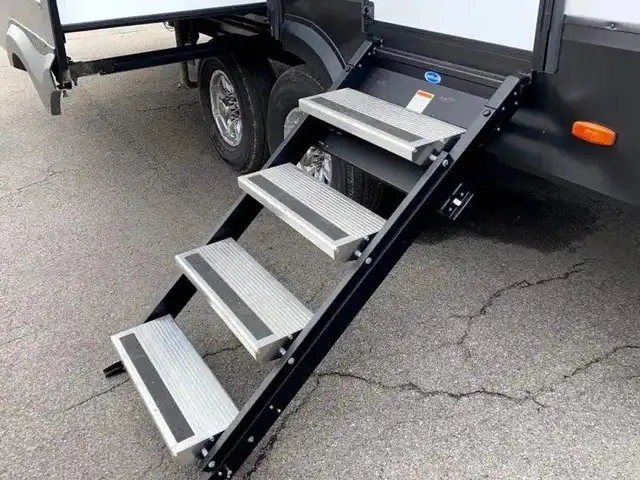 2021 GRAND DESIGN REFLECTION 367BHS (FINANCING AVAILABLE) in Travel Trailers & Campers in Cambridge - Image 3