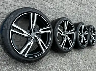 Pirelli Scorpion Verde *VOL Rated* PNCS Summer Tires and original 22 inch Volvo XC 90 R-Design Two-T...