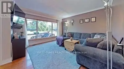 369 Paliser Crescent S Richmond Hill (Harding), Ontario, photo 3 of 4
