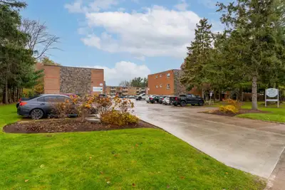 Building Description $1000 OFF FIRST MONTHS RENT FOR MILITARY & EMERGENCY RESPONDERS* *Conditions ap...
