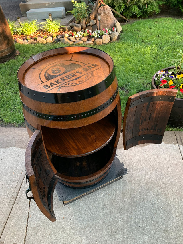 Barrels and trays with logos in Patio & Garden Furniture in St. Catharines - Image 3