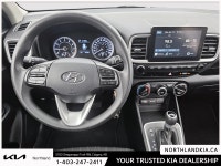 2022 Hyundai Venue Essential Odometer is 11586 kilometers below market average! Ready for anything,... (image 9)