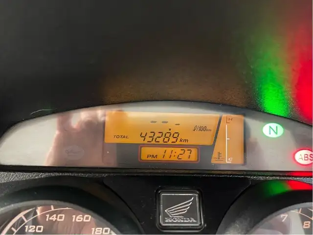 2008 Honda Varadero CLEAN BIKE/CERTIFIED/GIVI SADDLEBAGS/FINANCE in Sport Touring in North Bay - Image 8